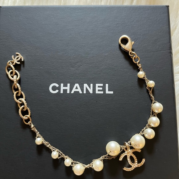 CHANEL CC Logo bracelet - Picture 6 of 7